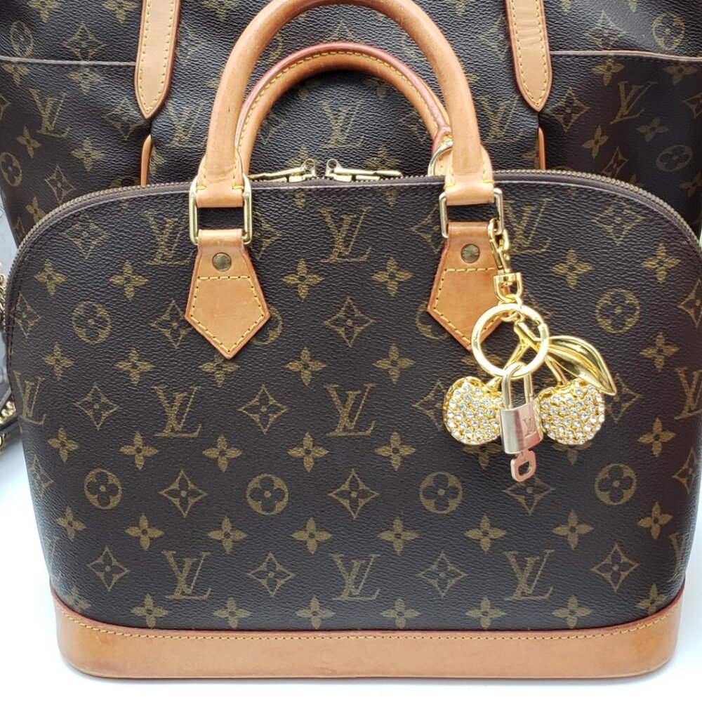 LV Authentic Gold Lock & Key 🔑 Luxury Bag Charm w/ Unbranded Keychain - Picture 8 of 8